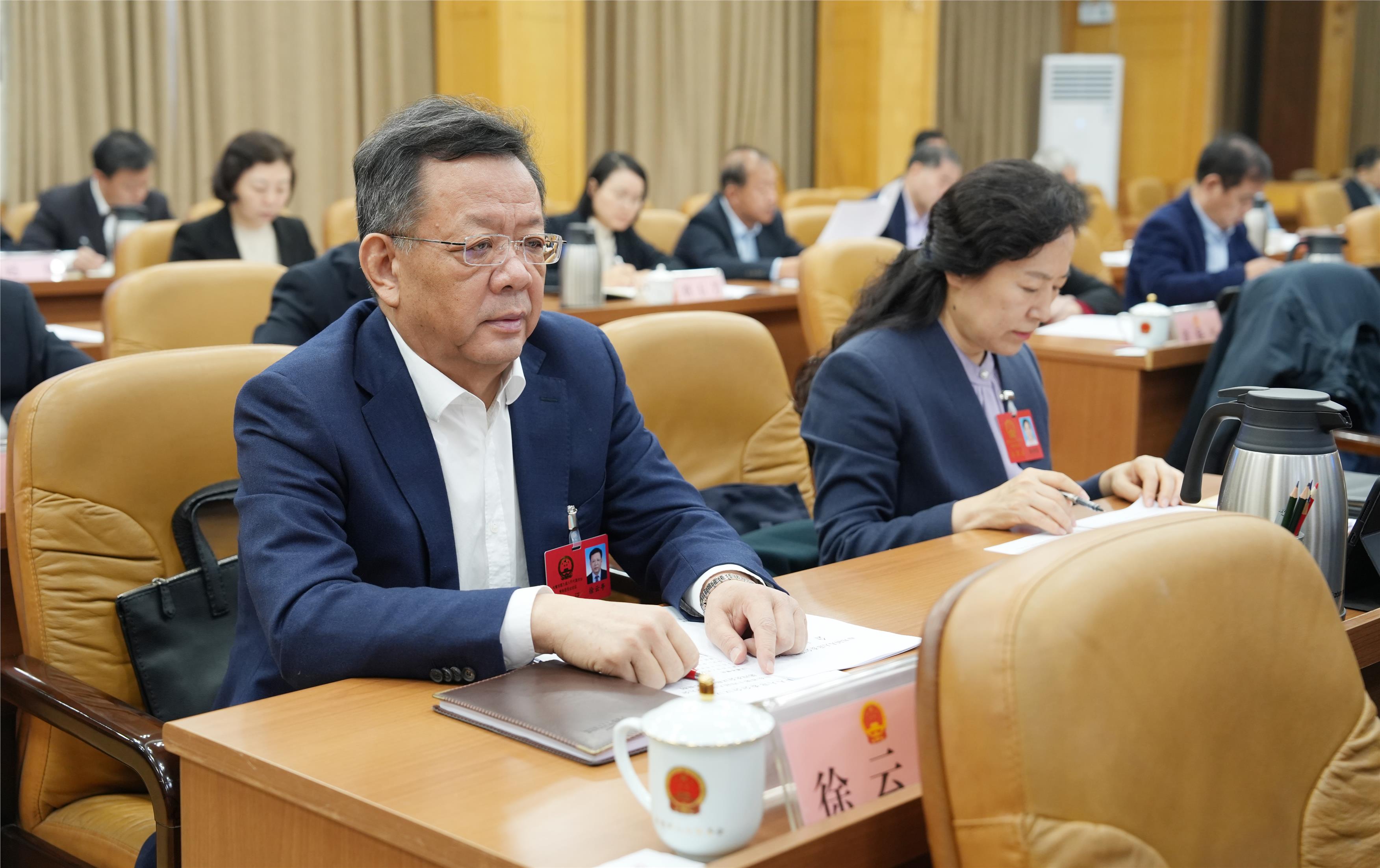市九届人大常委会第三十次会议召开  市人大常委会委员、集团董事长兼首席执行官徐云亭参加会议